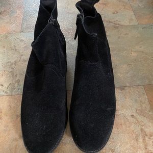 Vionic Black Suede Ladies Boots Size 8
